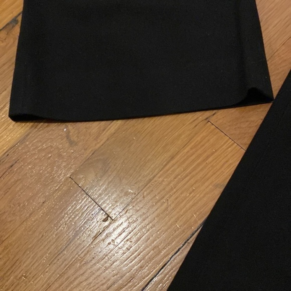 Elie Tahari black dress pants one seam needs repair on bottom of pant leg size 8 - Picture 2 of 6